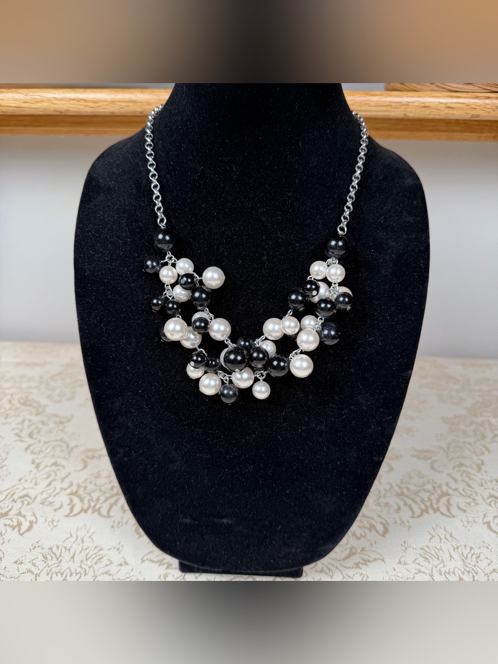 RMN Roman Signed Vintage Elegant Black and White Pearl Cluster Necklace